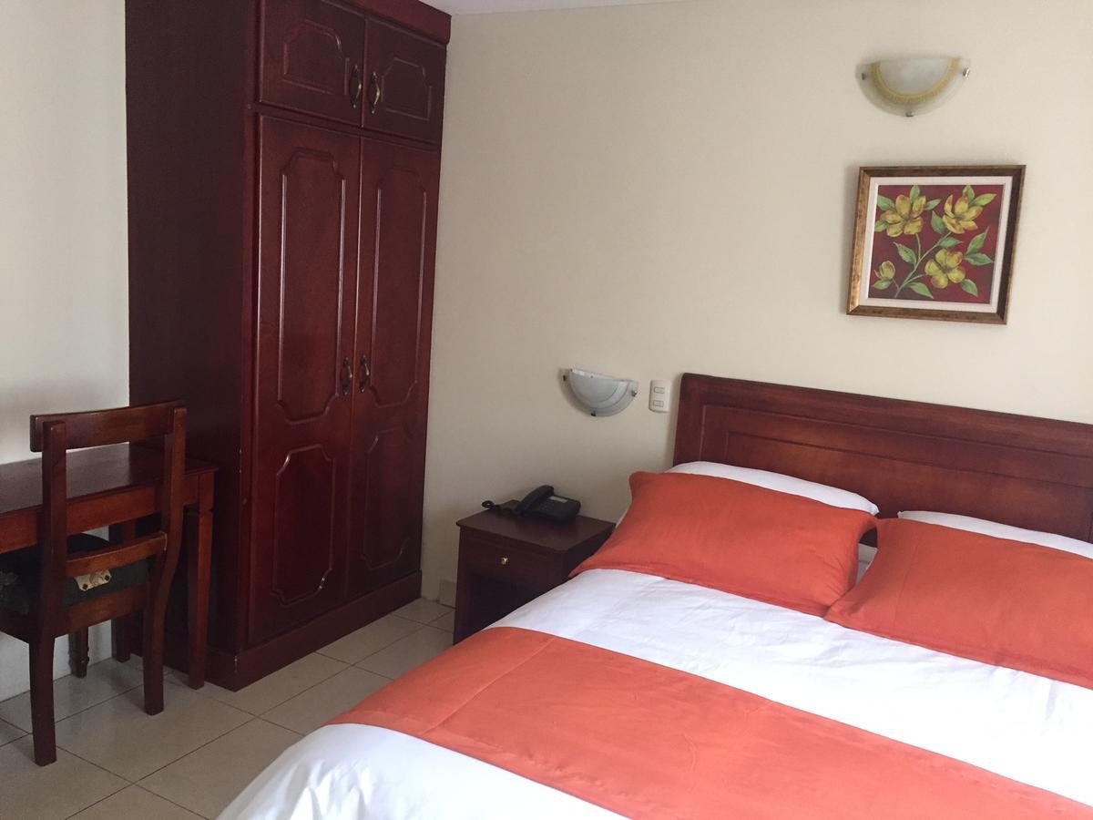 Hotel Caluva Loja Esterno foto